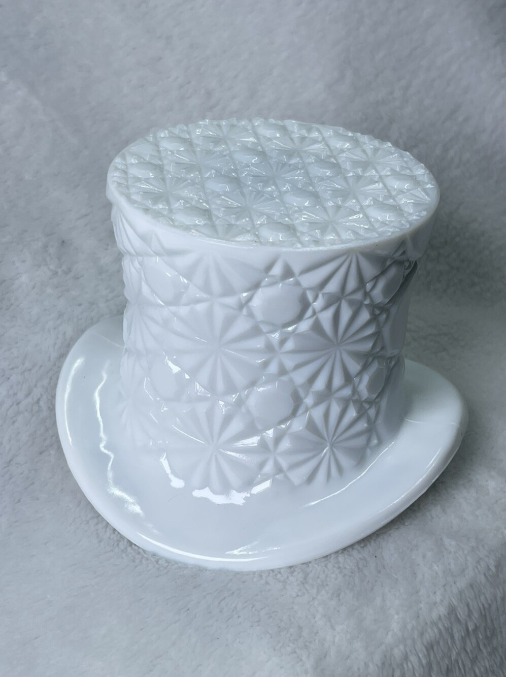 Vintage Fenton White Milk Glass Top Hat in Daisy & Button Pattern 3.25" x 4.5"